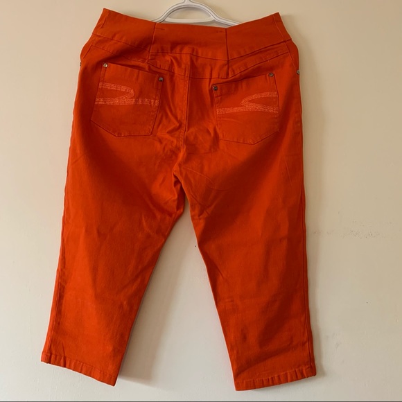 🧡 Orange Capri Pants - Picture 2 of 2